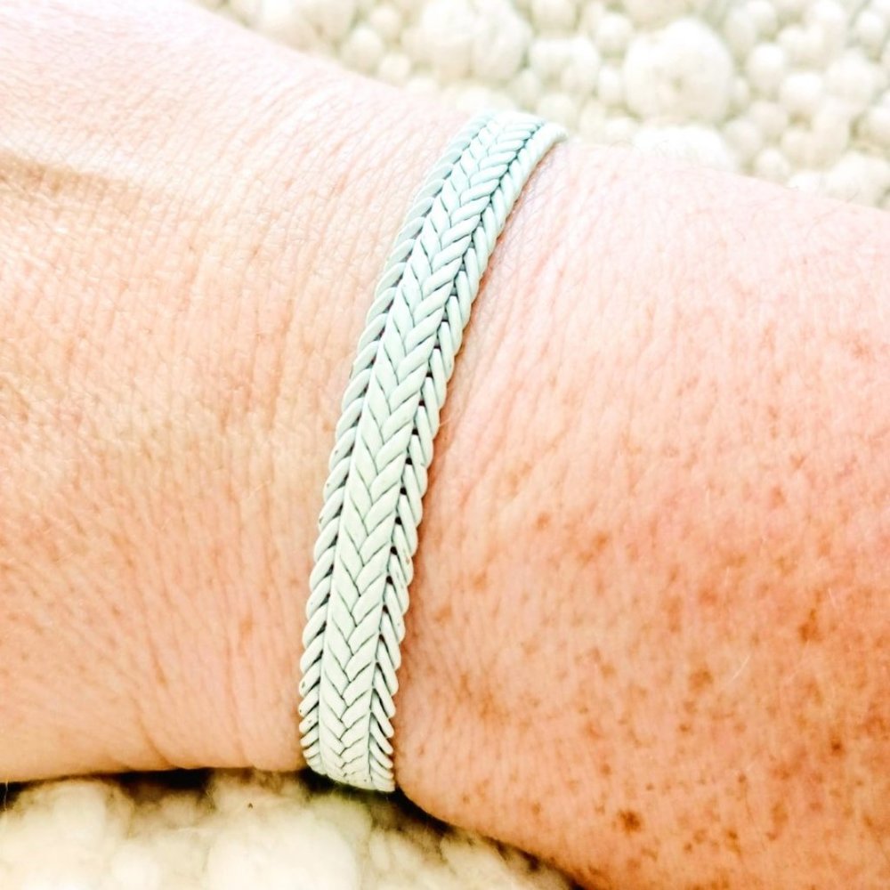 Monet Vintage Braided Enamel Bracelet 7" White & Gold Chevron Design